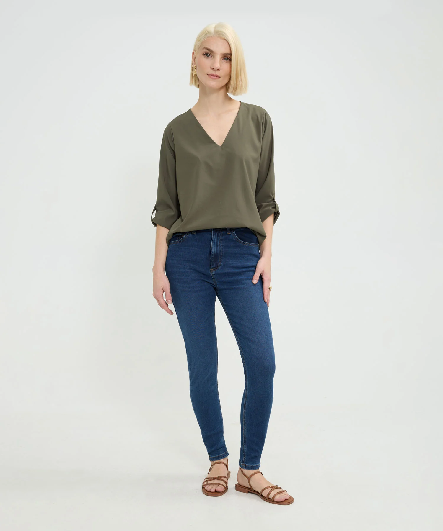 BLUSA M 3/4 UNICOLOR CON ESCOTE EN V 30122907 - Image 3