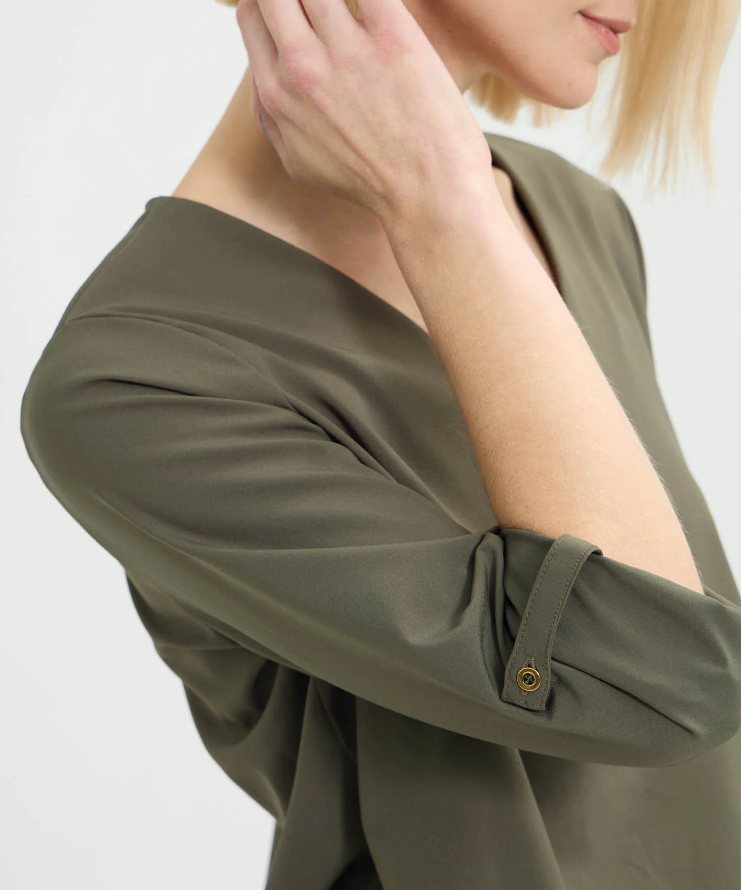 BLUSA M 3/4 UNICOLOR CON ESCOTE EN V 30122907 - Image 4